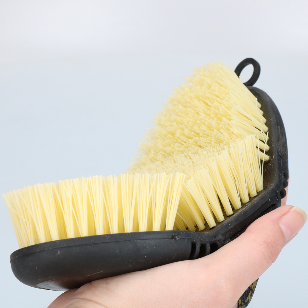 Excellent Horse Flexi Brush Scrub