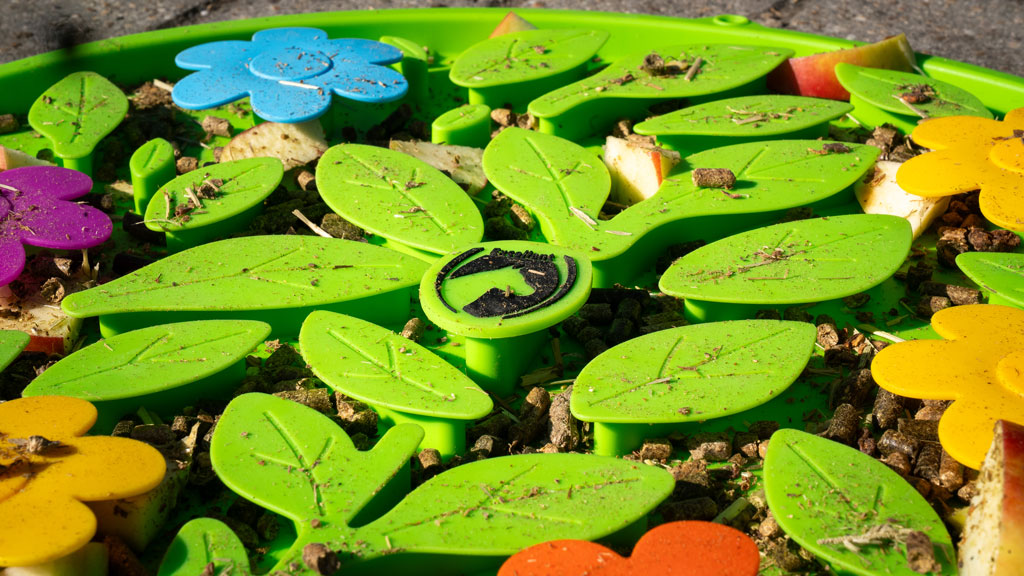 Excellent Horse Snuffle Mat Flower Power